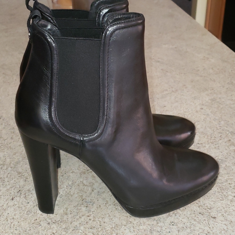 KORS made in Italy real leather platform booties NWT
